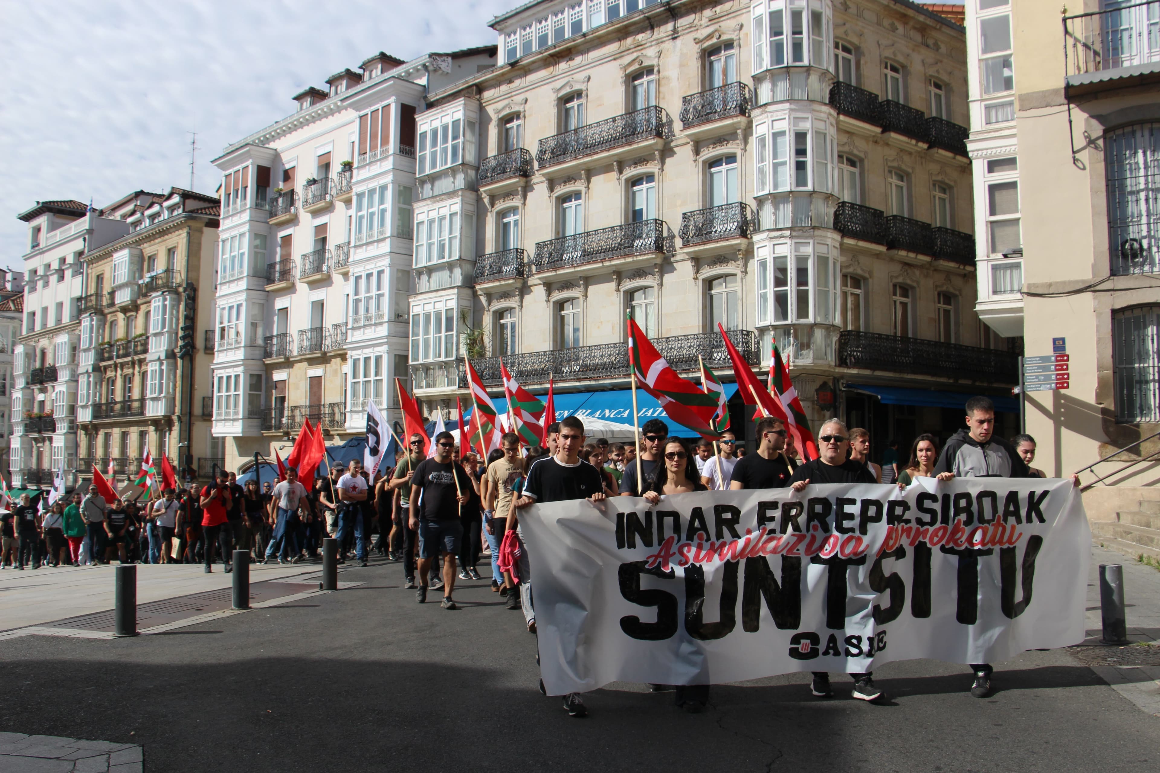 ASIMILAZIOA BORROKATU INDAR ERREPRESIBOAK SUNTSITU!