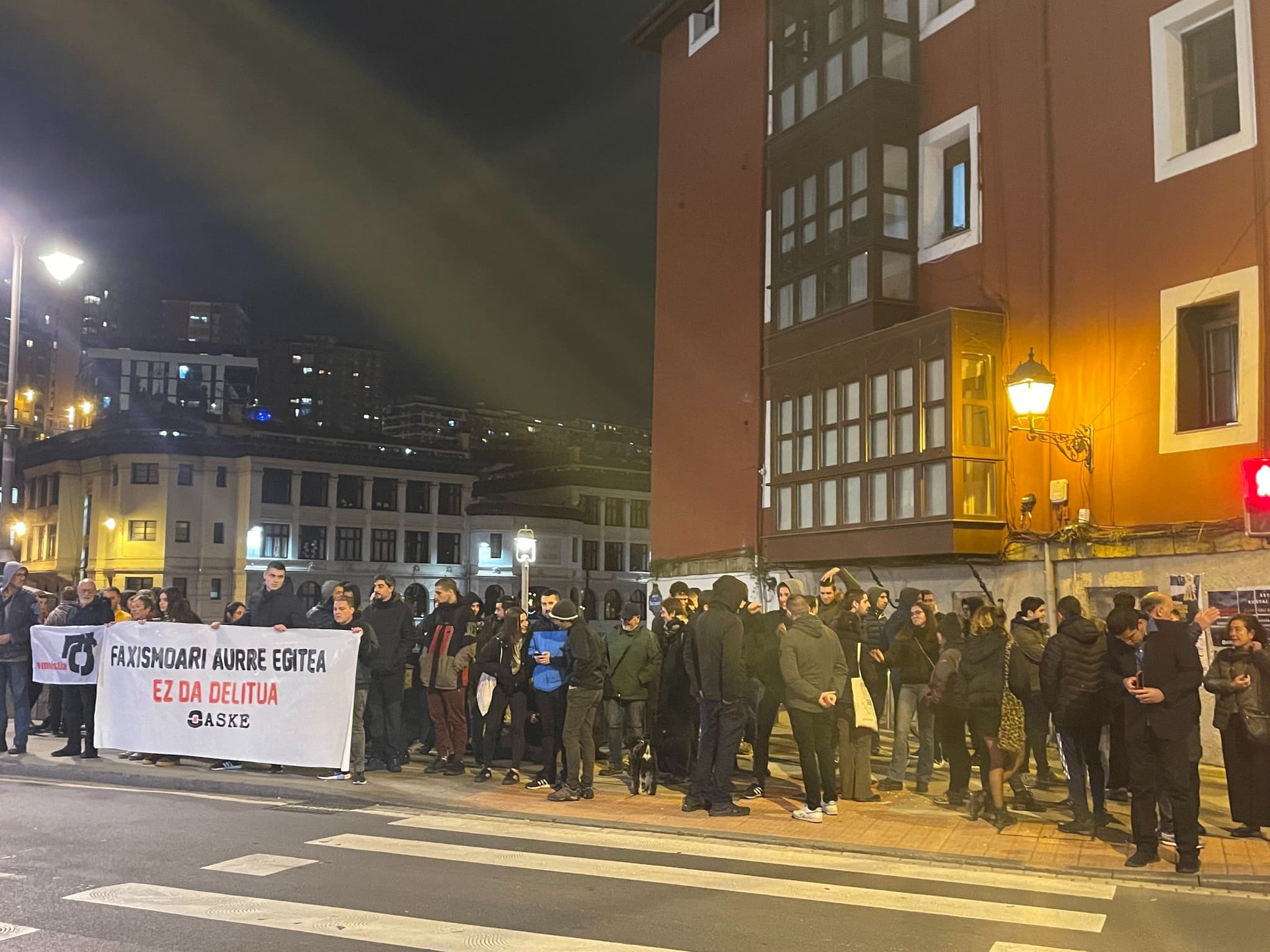 ASKE-k faxismoari aurre egiteagatik emandako errepresioaren aurkako kontzentrazioan irakurritako agiria